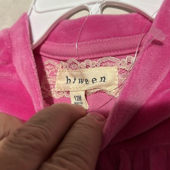 Btween 12m hot pink velour ruffled sweatsuit and scrunchie nwt perfect - Picture 5 of 7